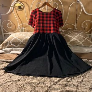 🦄 LuLaRoe Red and Black Gingham Amelia 🤩